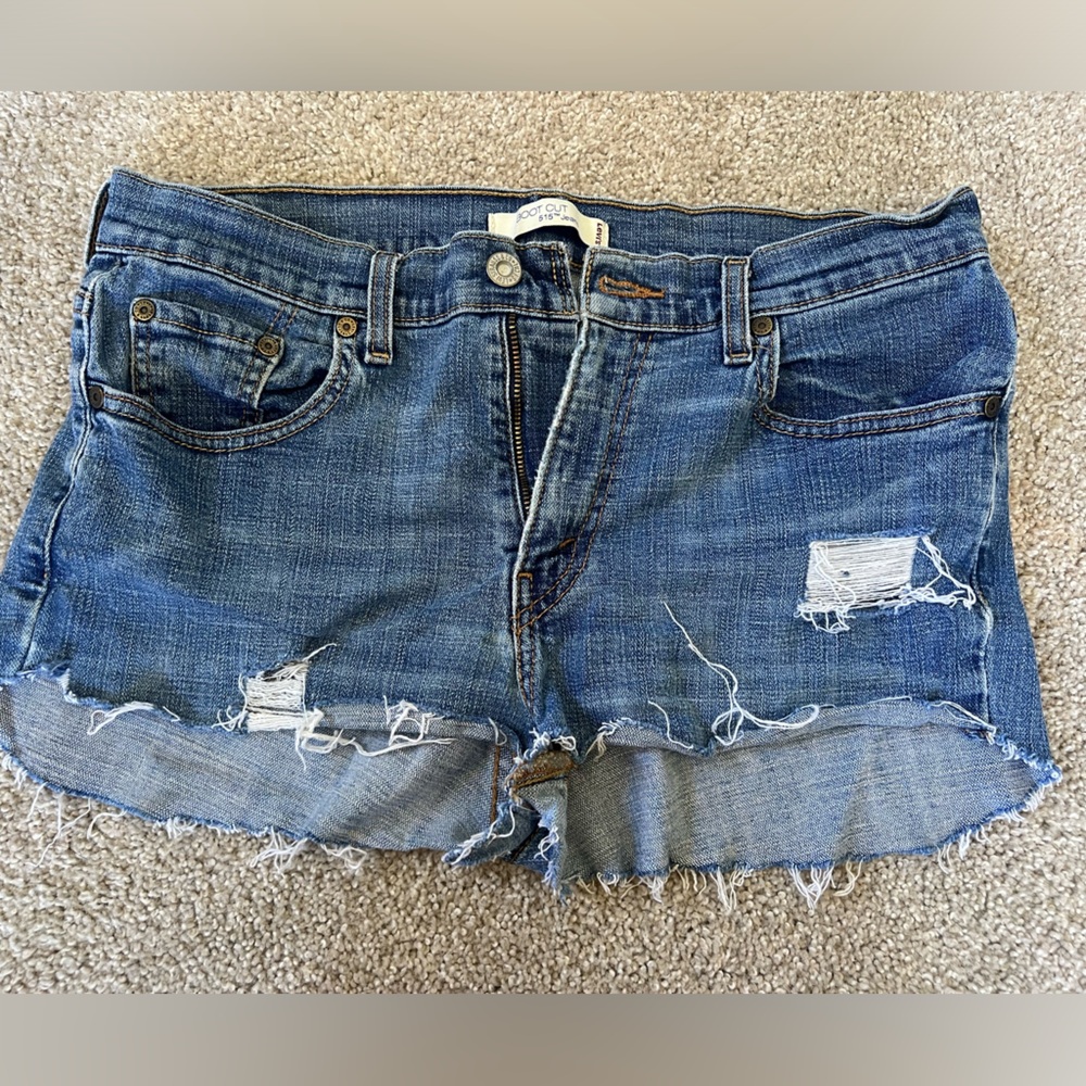 Low rise Levi Jean shorts